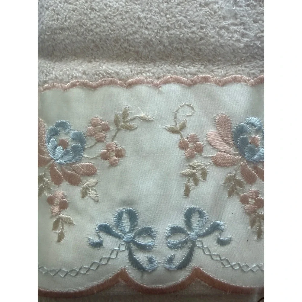 NOS Vtg Letters Inc 3 Piece Embellished Towel Set Floral Bow Cream Made in USA